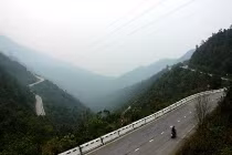 Ngoạn mục con đèo xẻ đôi Bắc - Nam