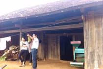 Bán cột nhà, cọc rào… cho thương lái Trung Quốc