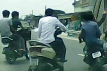 Bắt phụ xe khách đường dài dùng dao chém người