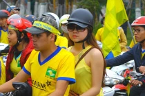 Nữ CĐV xinh đẹp Sông Lam Nghệ An “quậy tưng” Đà Nẵng