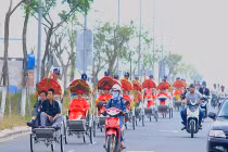 Chán siêu xe, đại gia Việt kiều rước dâu bằng xích lô