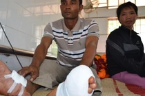 Kiểm lâm nổ súng AK “bắn lạc” trúng người dân