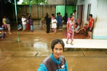 Một gia đình nhận nuôi gần 400 người điên