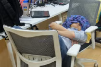 Độc chiêu sếp Việt cấm nhân viên ngủ trưa