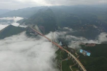 Chiêm ngưỡng cây cầu cách mặt đất 560m của Trung Quốc