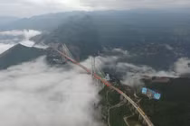 Chiêm ngưỡng cây cầu cách mặt đất 560m của Trung Quốc