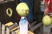 Cách lấy nước dừa nhanh nhất từng biết