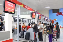 Khách hàng bức xúc với quy định “lạ” của VietJetAir