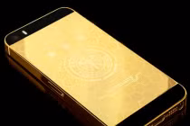 Mạ vàng ròng iPhone 5S độc mùa World Cup