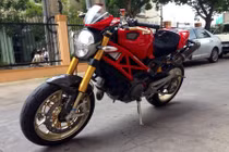 Ducati Monster 1100S đẹp lạ trên phố Việt