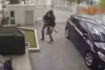 Những pha đi ăn trộm bị chủ cho ... "ăn hành" siêu hài