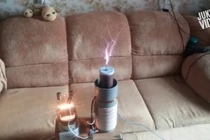 Clip hài cười lăn lộn: Đừng bao giờ nghịch dại với điện