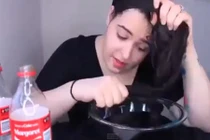 Gội đầu bằng nước ngọt có gas và hiệu quả bất ngờ