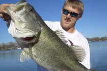 Tay không câu được cá khủng trong 8 giây