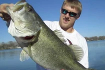 Tay không câu được cá khủng trong 8 giây