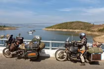 Chuyện bán nhà để... đi du lịch của cặp "vợ chồng điên"