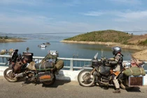 Chuyện bán nhà để... đi du lịch của cặp "vợ chồng điên"