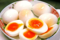 Bí quyết luộc trứng lòng đào đơn giản và siêu ngon