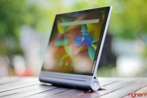 Cận cảnh máy tính bảng kiêm máy chiếu giá 13,5 triệu