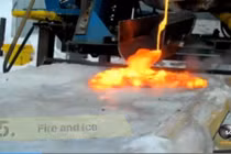 Chuyện gì xảy ra khi đổ dung nham lên băng?