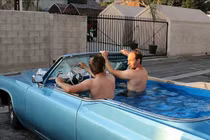 Xế cổ Cadillac lên đời thành “bồn tắm di động“