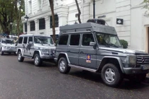 Vượt 18.000km, đoàn Mercedes của Đức đến Hà Nội