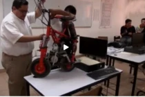 Xem xe máy chạy không cần xăng rất khó tin