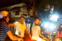 Người đàn ông phân luồng giao thông không thua kém CSGT