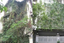 Kiểu trang trí ban công kỳ lạ của biệt thự Hà Nội