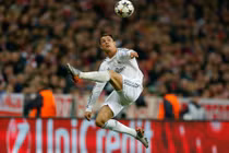 Những pha xử lý bóng ngớ ngẩn của Cristiano Ronaldo