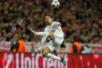 Những pha xử lý bóng ngớ ngẩn của Cristiano Ronaldo