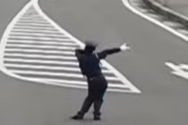 Anh chàng cảnh sát giao thông ẻo lả nhất hành tinh