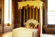 Chiếc giường “khủng” đại gia Lê Ân lùng mua có gì đặc biệt?
