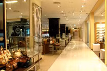 TTTM cao cấp Parkson vắng như... chùa bà đanh