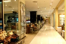 TTTM cao cấp Parkson vắng như... chùa bà đanh