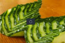 Cách tỉa dưa chuột bày món ăn nào cũng ngon