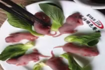 Kinh hãi món chuột bao tử sống lúc nhúc ở Trung Quốc