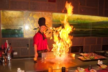 Bắt chước đầu bếp xào nấu "phừng lửa" và cái kết đắng