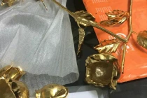 Xem “chế tác” hoa hồng vàng 24K tặng nàng 8/3