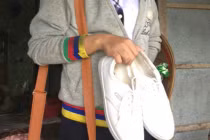 Kỷ luật thầy giáo “cắt dép học trò“