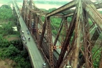 Chiêm ngưỡng tháp Eiffel nằm ngang của Hà Nội