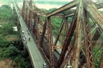 Chiêm ngưỡng tháp Eiffel nằm ngang của Hà Nội