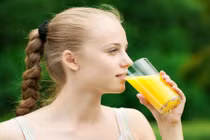 5 sai lầm khi uống nước cam bạn nên tránh