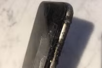 Nguy hại khôn lường khi để iPhone trong túi quần