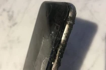 Nguy hại khôn lường khi để iPhone trong túi quần