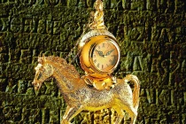 Quà ngựa mạ vàng tiền triệu sốt xình xịch