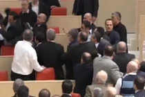 Nghị sỹ đấm đá nhau như phim chưởng giữa quốc hội