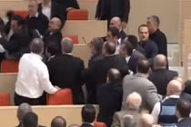 Nghị sỹ đấm đá nhau như phim chưởng giữa quốc hội