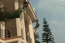 Xem đặc công đu dây tiếp cận mục tiêu chuẩn xác