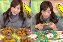 Cô gái Nhật xinh đẹp ăn số đùi gà bằng 12 người cộng lại
